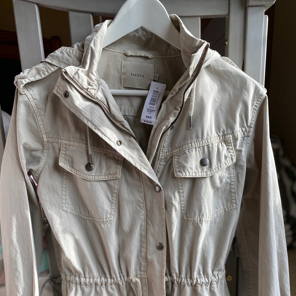 aritzia trooper jacket grey, NWT.